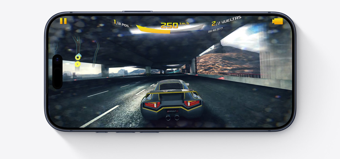 Parte delantera de un iPhone, posición horizontal, videojuego en la pantalla