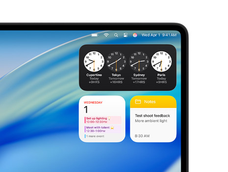 På et Mac-skrivebord vises macOS Tahoe og flere widgeter, inkludert Klokke, Kalender og Notater.