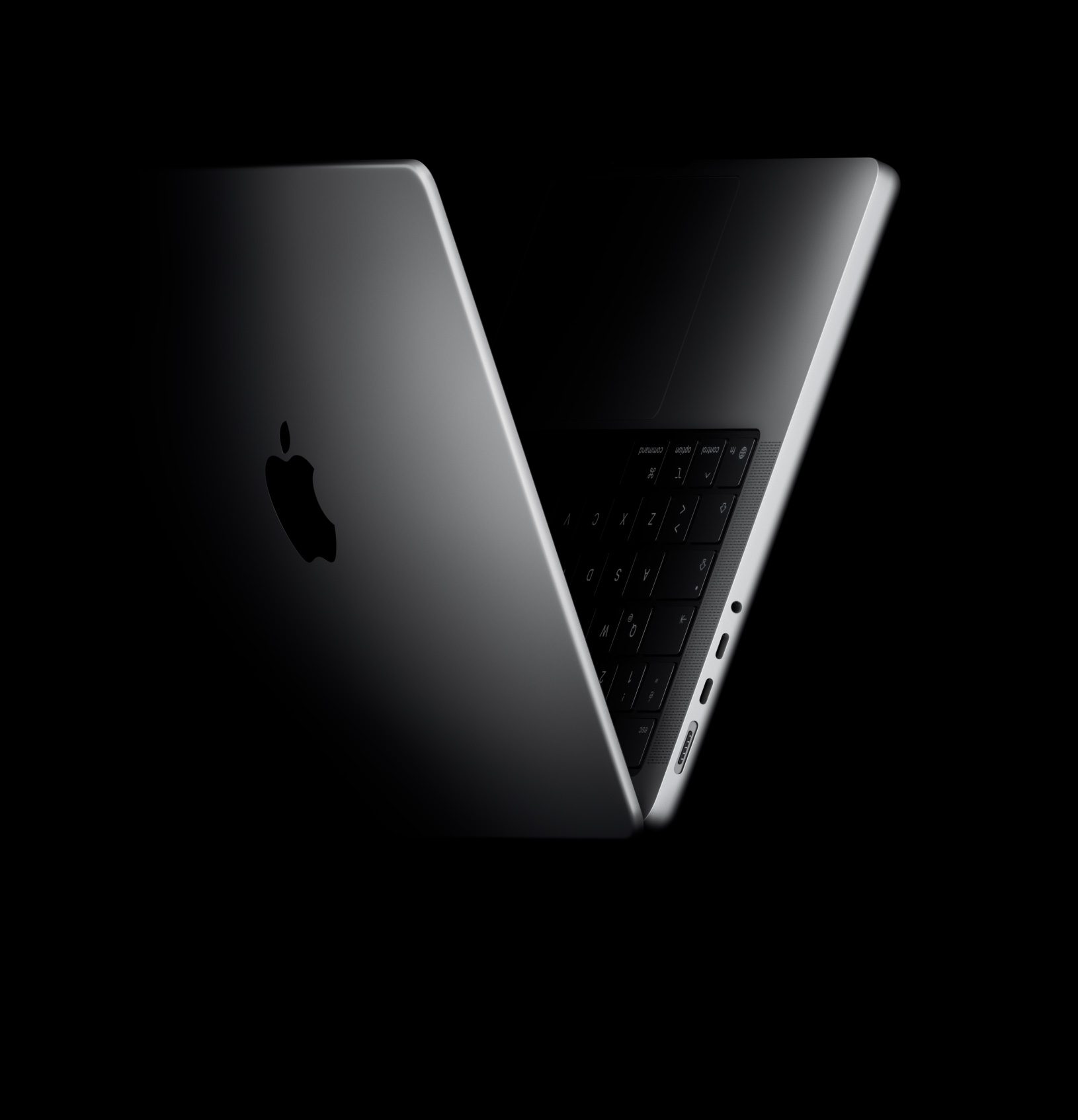 M5 çipe gönderme yapmak için V şeklinde yerleştirilmiş MacBook Pro