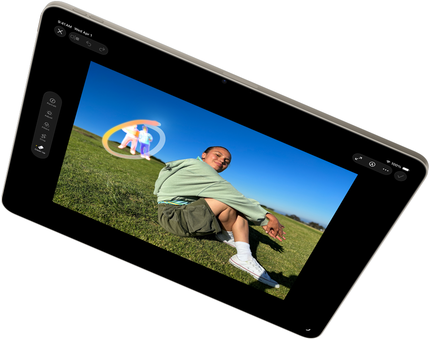 iPad Air en mode paysage présentant Apple Intelligence avec l’outil Correction de l’app Photos