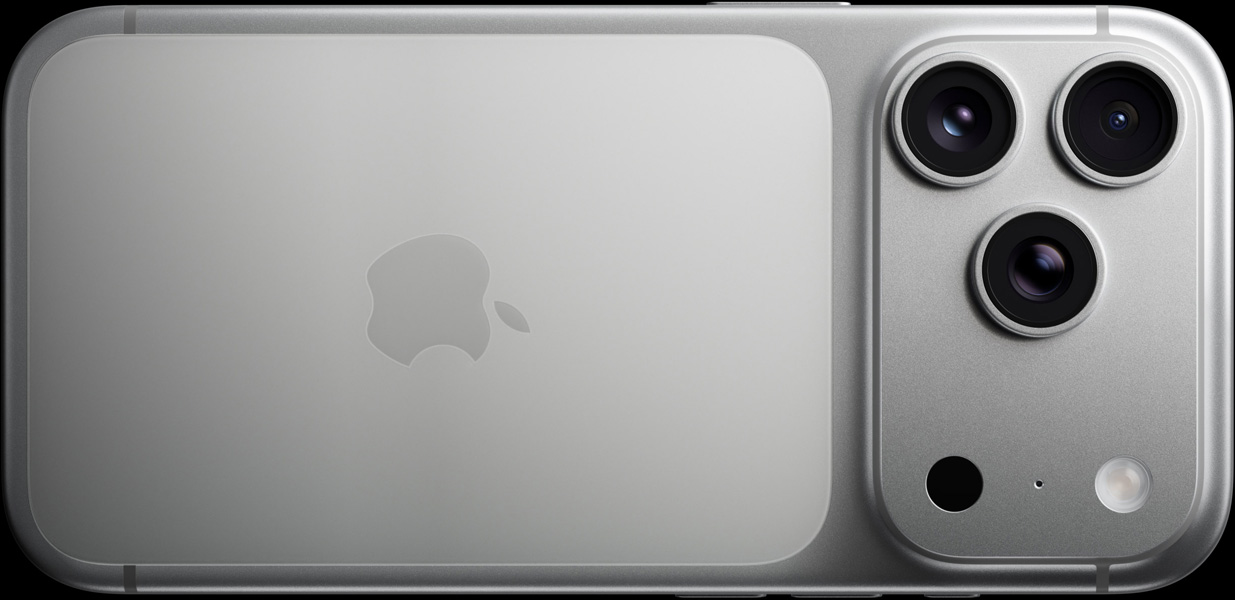 Parte de trás do iPhone 17 Pro prateado, sistema de câmera Pro Fusion com três lentes, microfone e flash