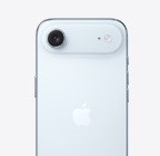 Parte de trás do iPhone Air na cor azul-céu, mostrando o sistema de câmera Fusion no platô na parte superior