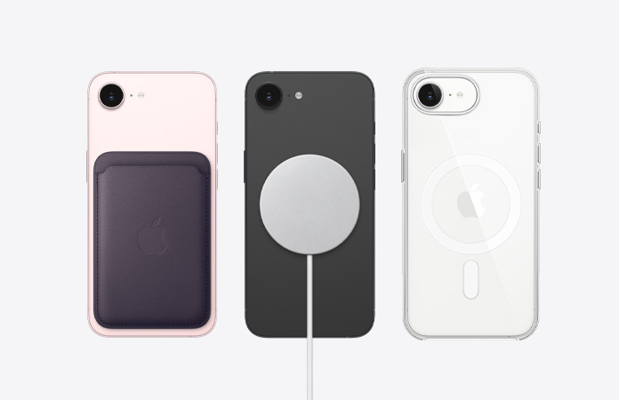 Un iPhone 17e mostrato da dietro con diversi accessori MagSafe agganciati