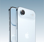 iPhone Air, Farbe Himmelblau, schräge Rückansicht, Fusion Kamera-System in der Plattform oben, Taste für die Kamerasteuerung, Vorderseite, All‑Screen Design, Actiontaste und Lautstärketasten
